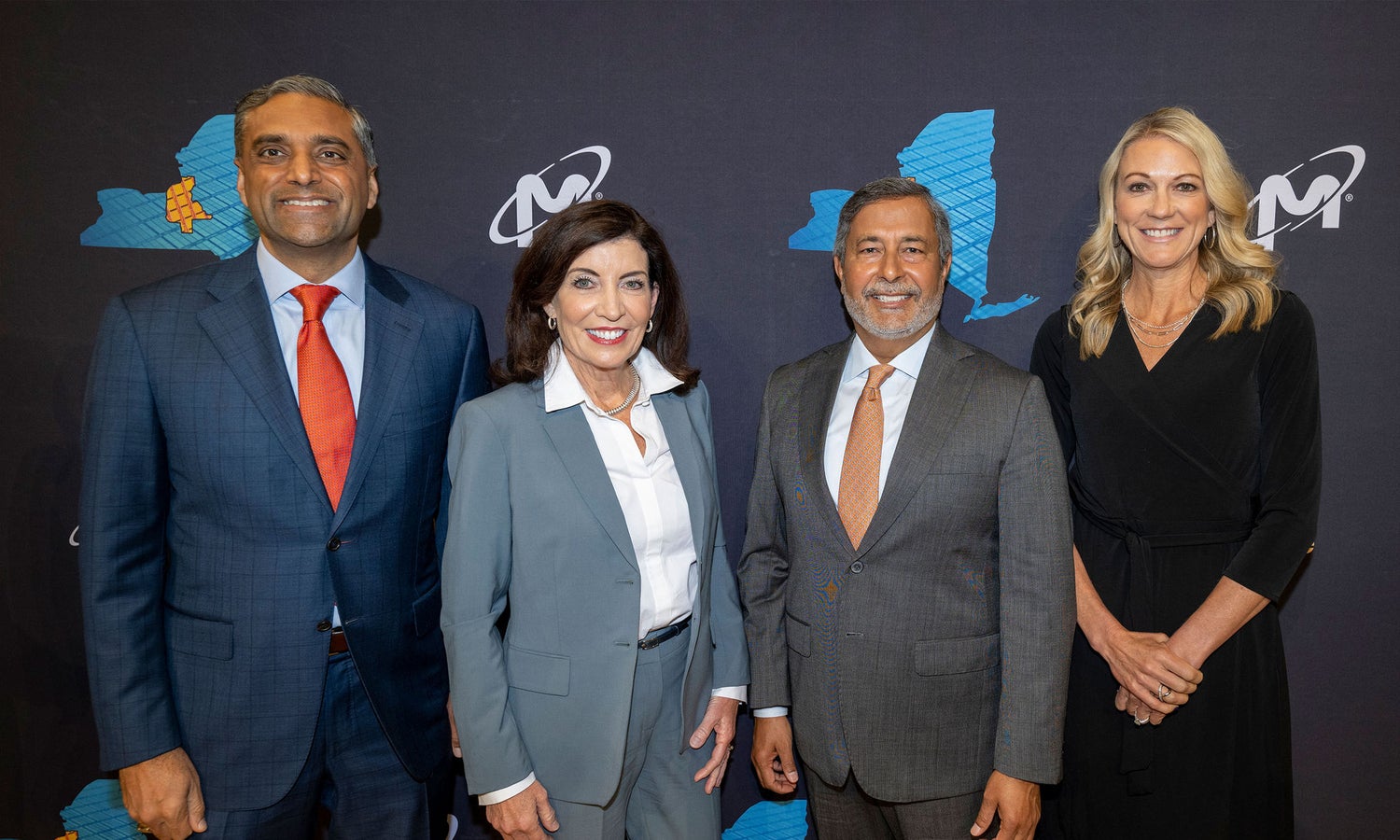 Photo 05 from the New York signing event